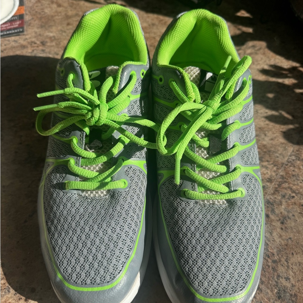 Women’s bowling shoes